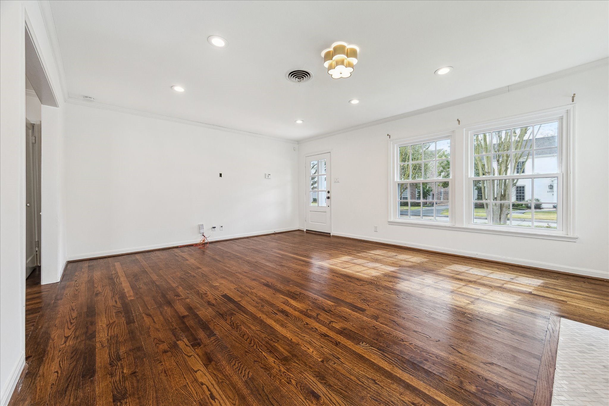 2820 Rice Boulevard West University Place, TX 77005 - Photo 5 of 37 LIVING ROOM