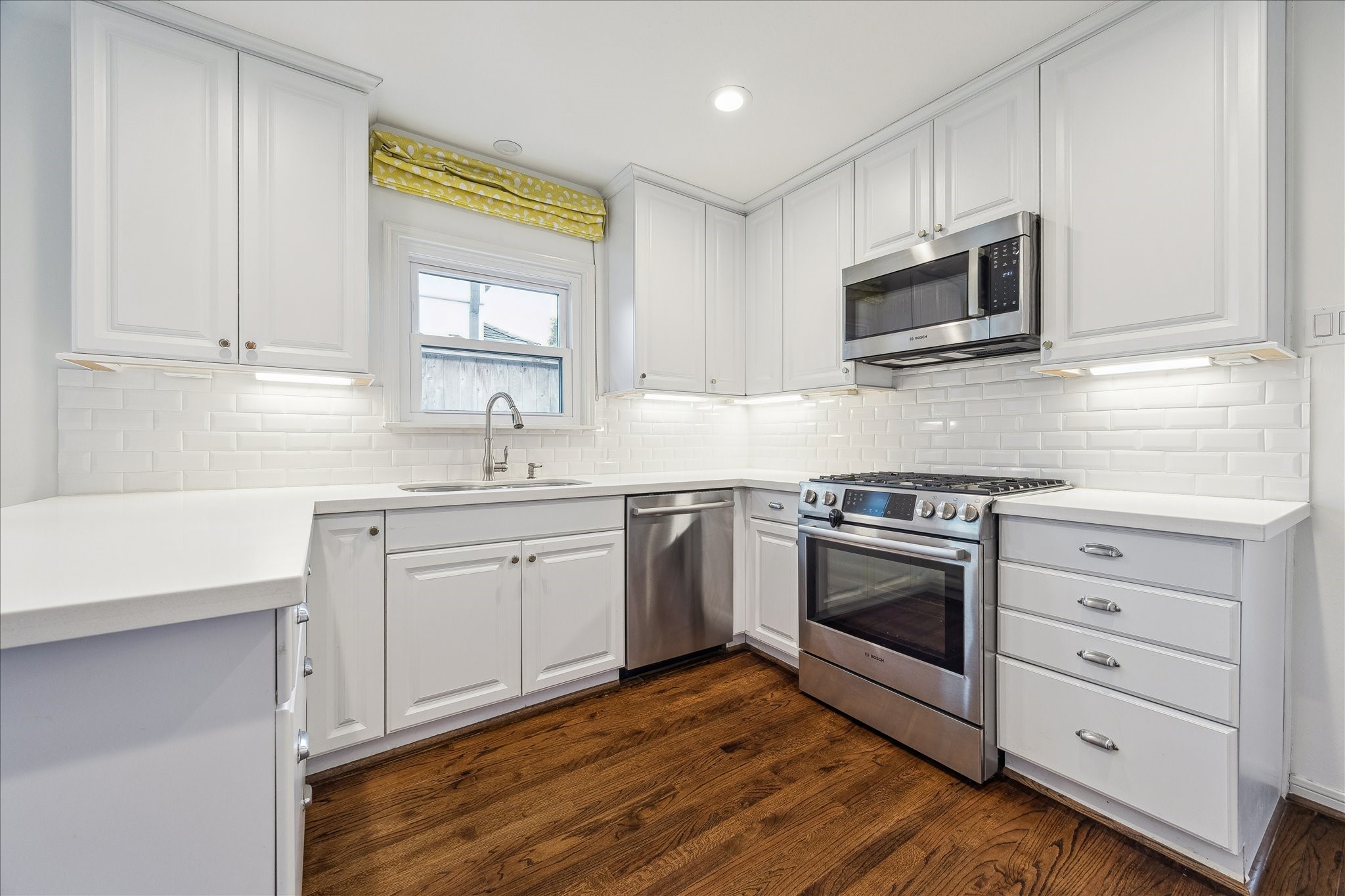 2820 Rice Boulevard West University Place, TX 77005 - Photo 10 of 37 KITCHEN.