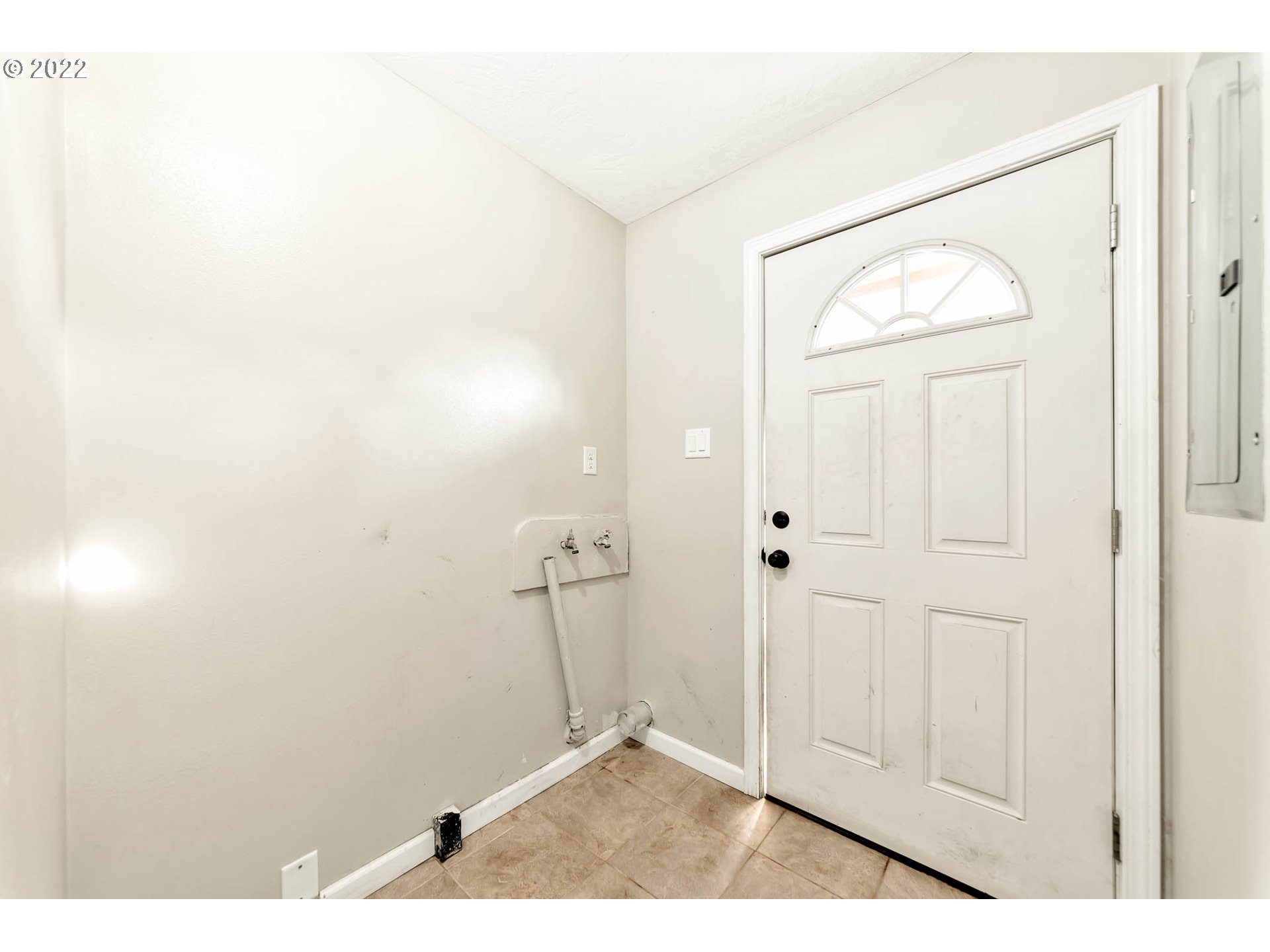 1849 H Street Springfield, OR 97477 - Photo 14 of 17 a view of an empty room