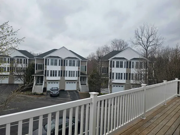 $2,350 | 48 4th Street, Unit 4, Dover, NH 03820