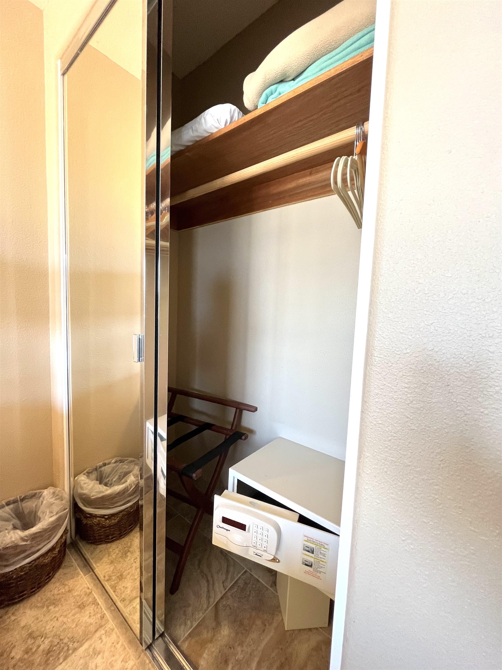 2575 South Kihei Road, Unit H414 Kihei, HI 96753 - Photo 14 of 30 a bathroom with a toilet and a mirror