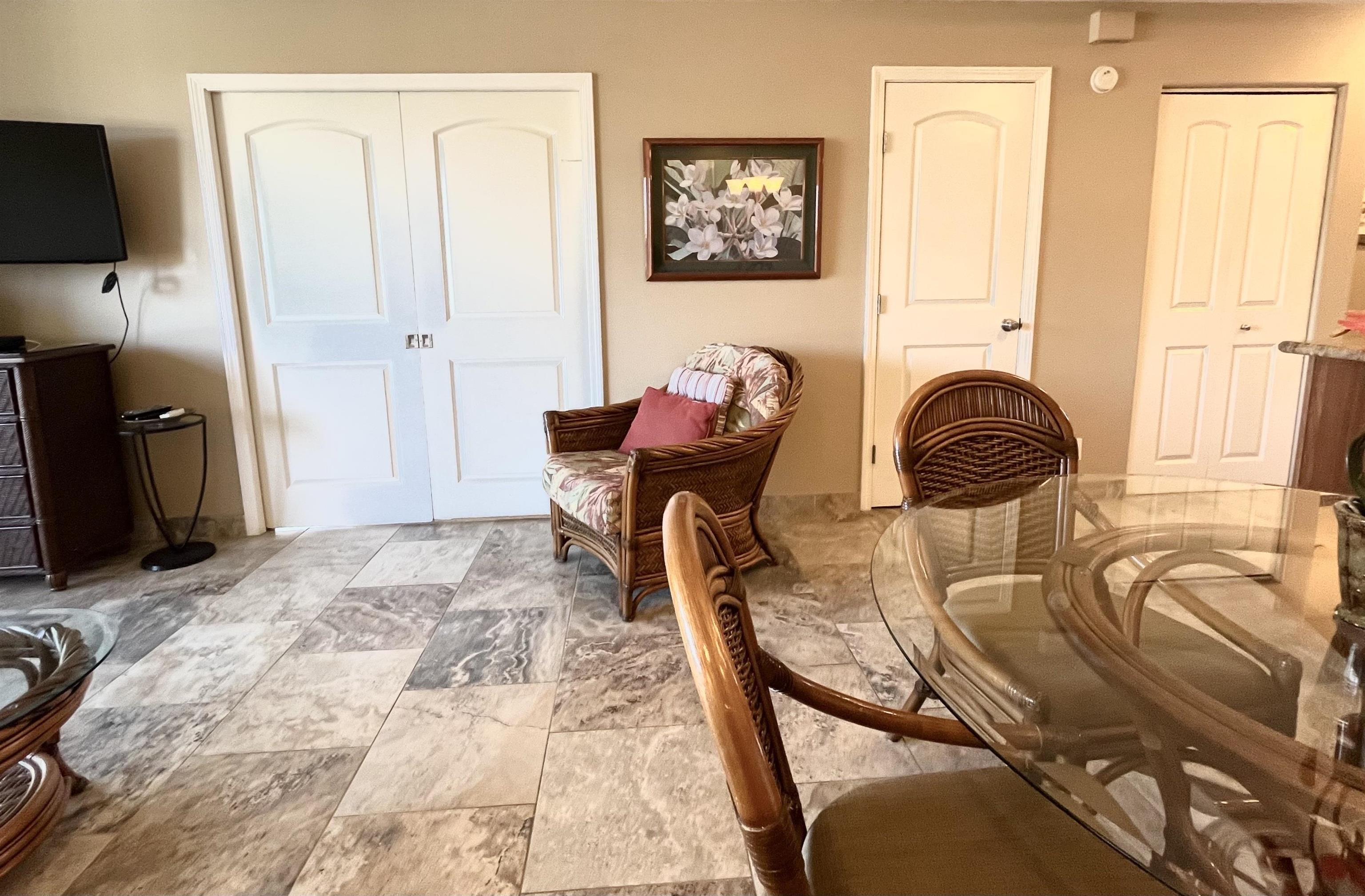 2575 South Kihei Road, Unit H414 Kihei, HI 96753 - Photo 10 of 30 a bedroom with furniture and a window