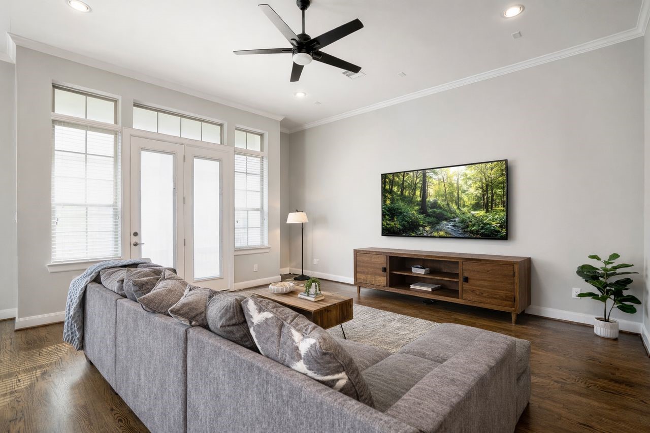 1032 West 26th Street, Unit D Houston, TX 77008 - Photo 20 of 42 a living room with furniture and a flat screen tv