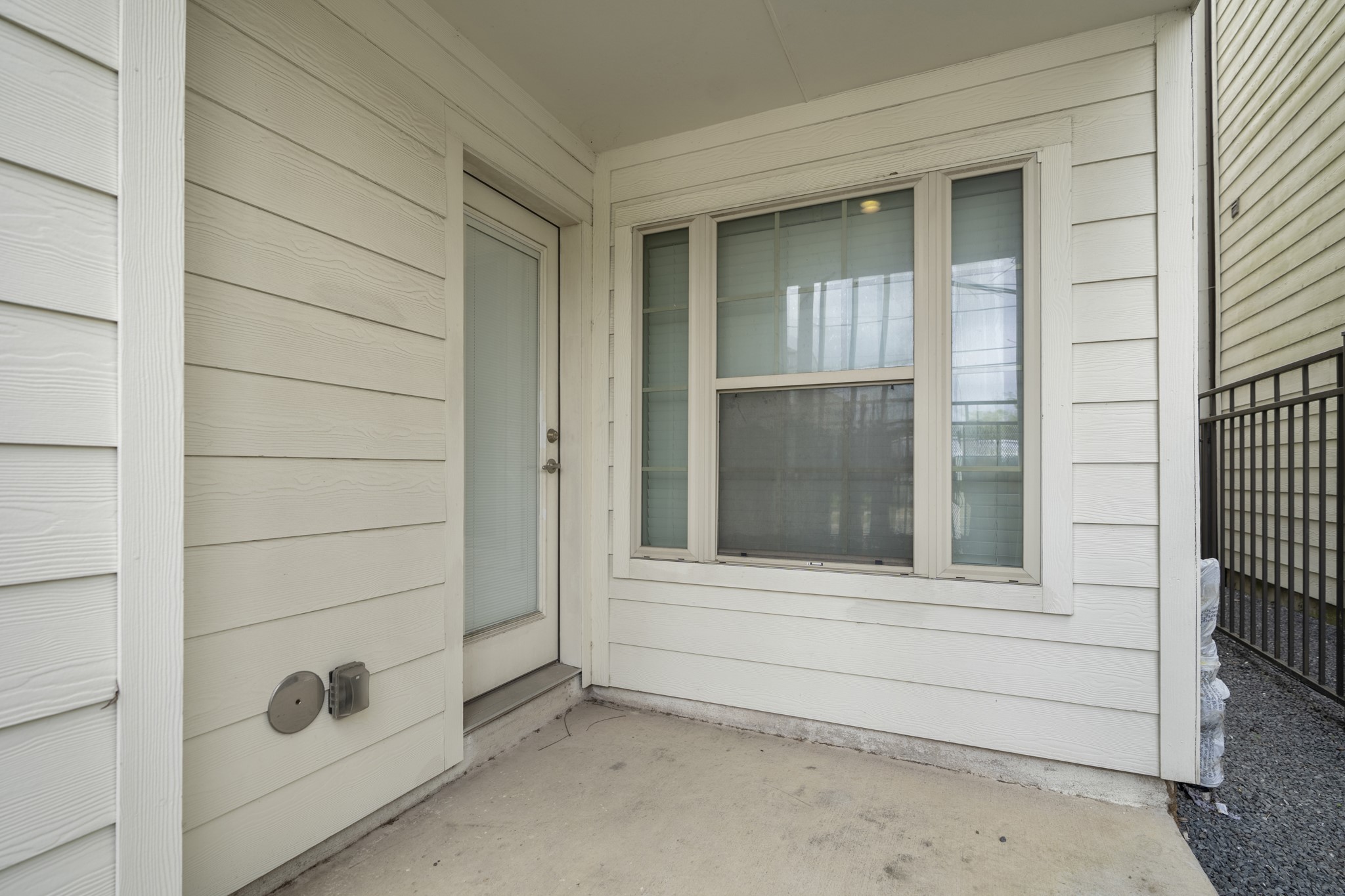1032 West 26th Street, Unit D Houston, TX 77008 - Photo 2 of 42 a view of front door