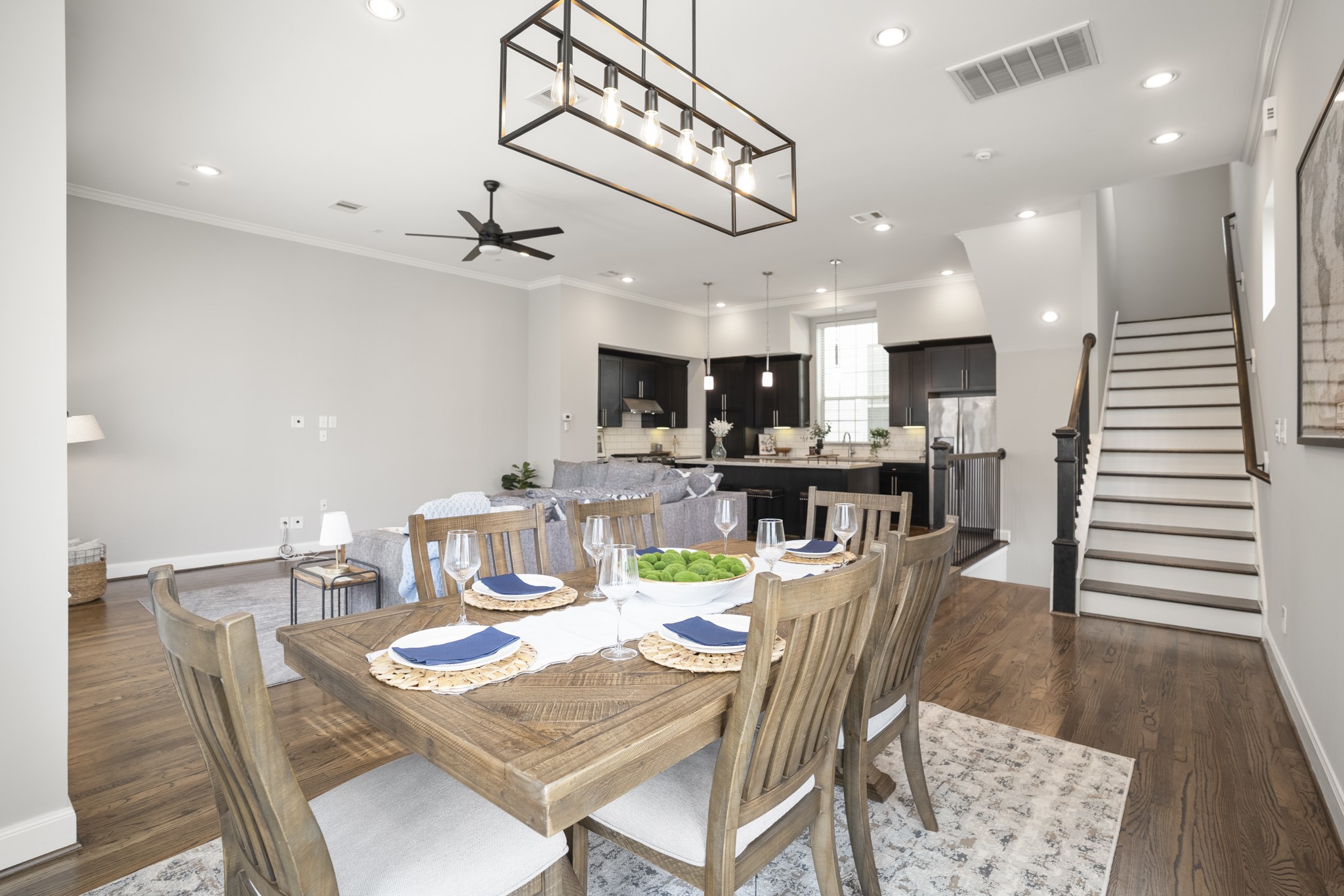 1032 West 26th Street, Unit D Houston, TX 77008 - Photo 24 of 42 a view of a dining room with furniture and wooden floor