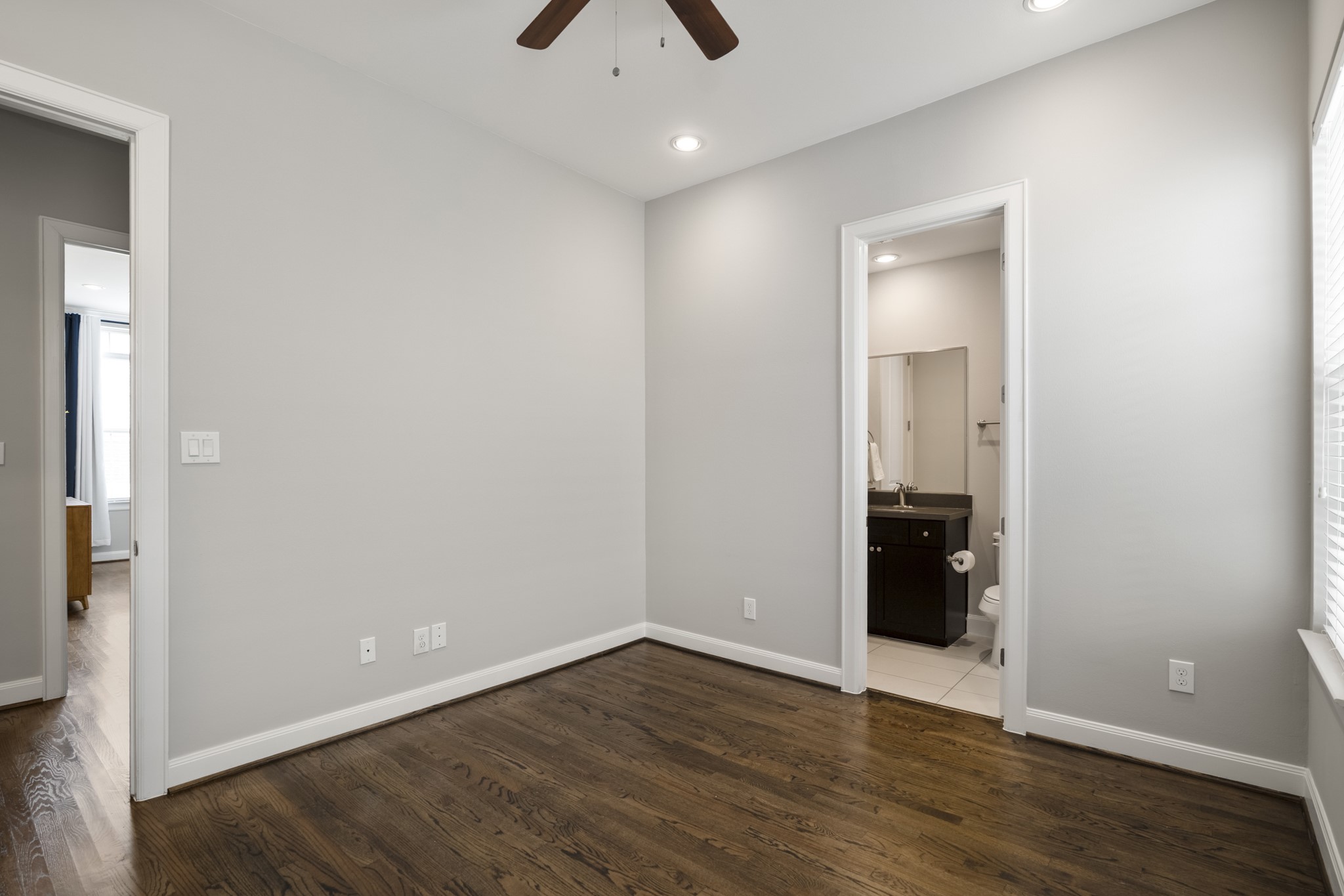 1032 West 26th Street, Unit D Houston, TX 77008 - Photo 29 of 42 wooden floor in an empty room