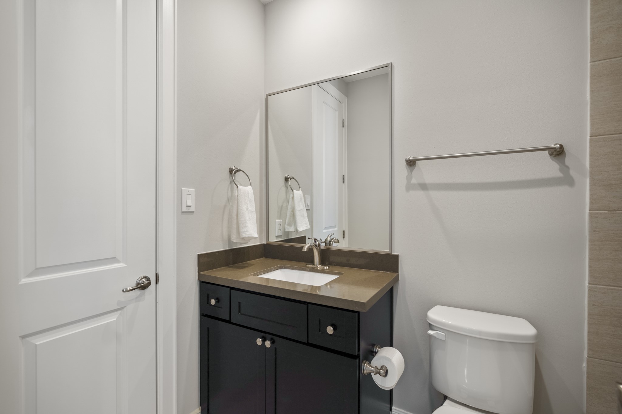 1032 West 26th Street, Unit D Houston, TX 77008 - Photo 30 of 42 a bathroom with a sink toilet and shower