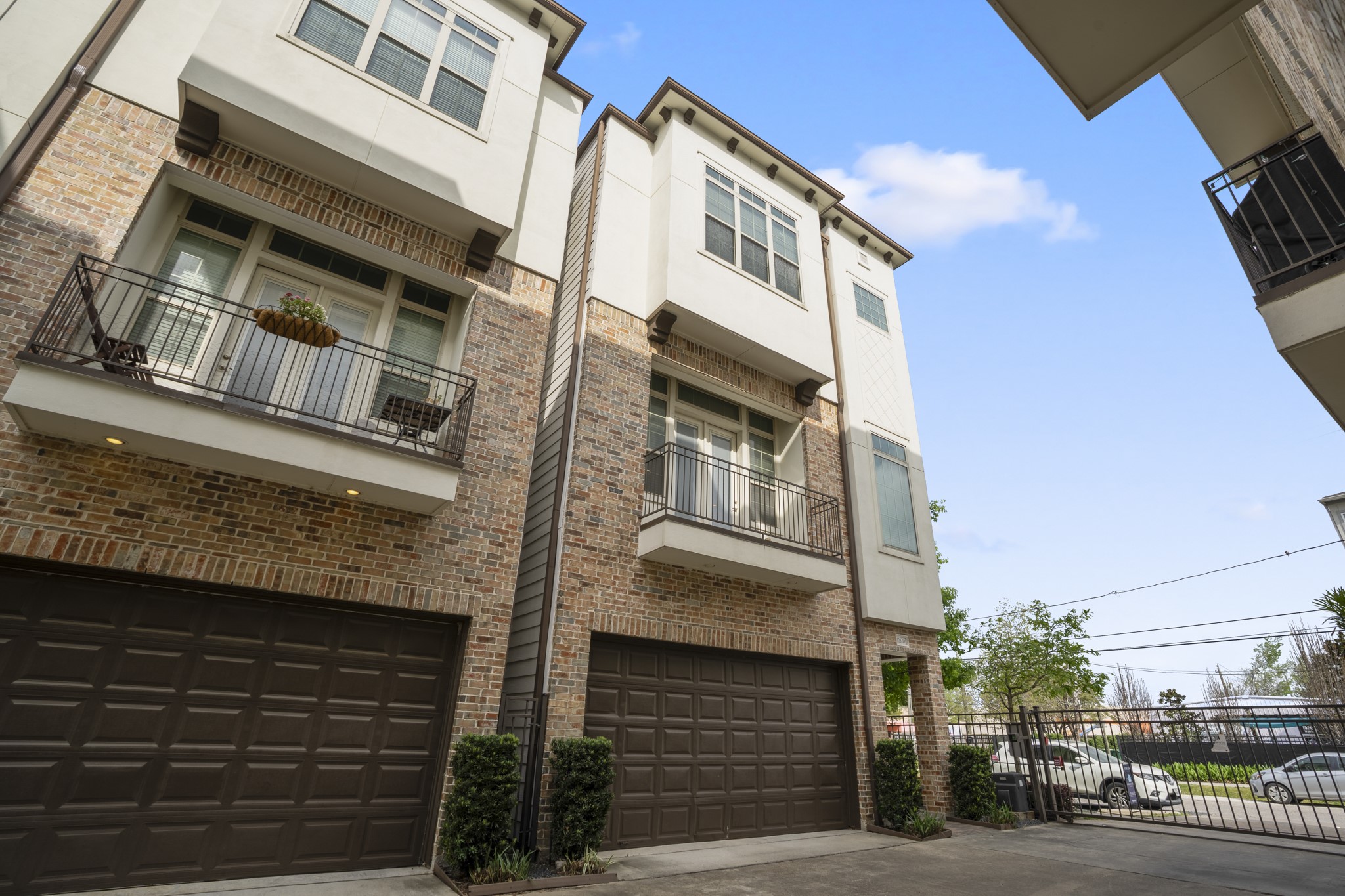 1032 West 26th Street, Unit D Houston, TX 77008 - Photo 3 of 42 a front view of a building