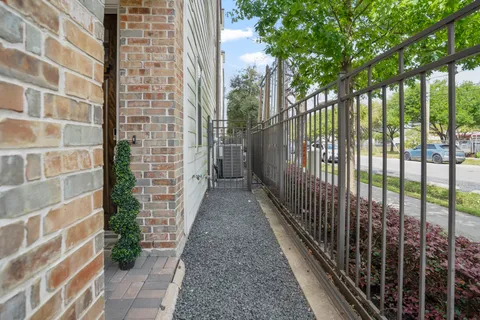 $474,999 | 1032 West 26th Street, Unit D, Houston, TX 77008