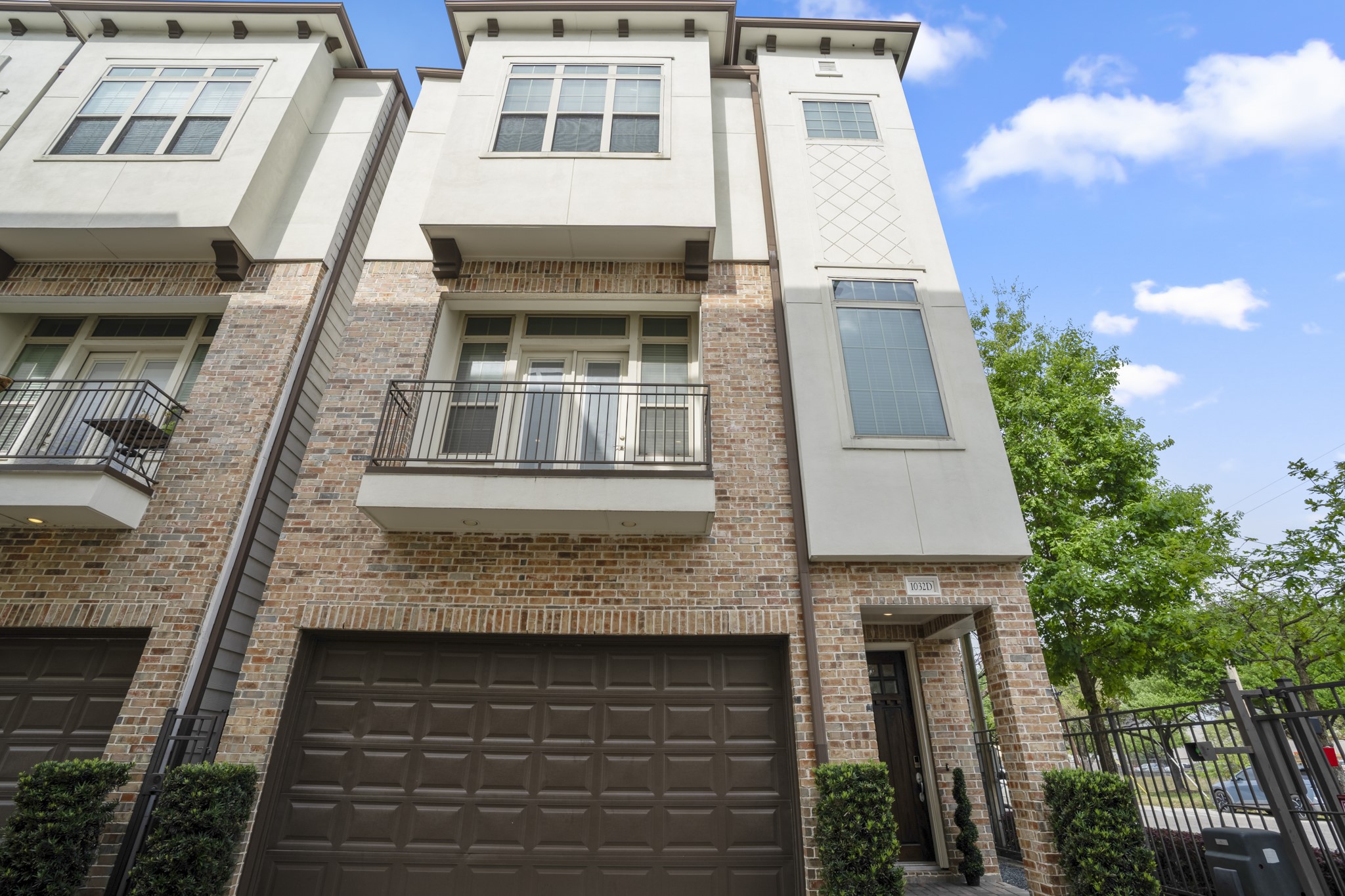 1032 West 26th Street, Unit D Houston, TX 77008 - Photo 6 of 42 a front view of a house