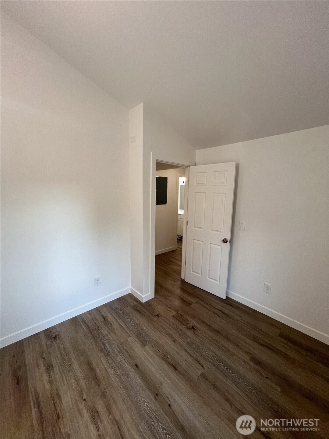 10443 17th Avenue Southwest Seattle, WA 98146 - Photo 25 of 40