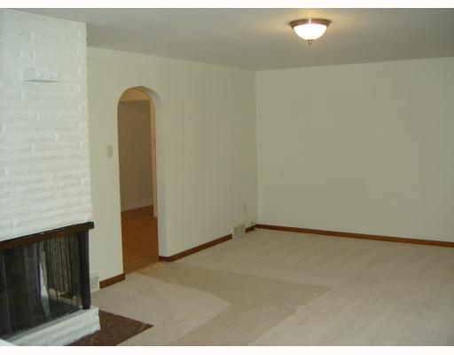 610 Moon Clinton Road Coraopolis, PA 15108 - Photo 2 of 9 Living Room. Large Living Room*Brand New Carpet!