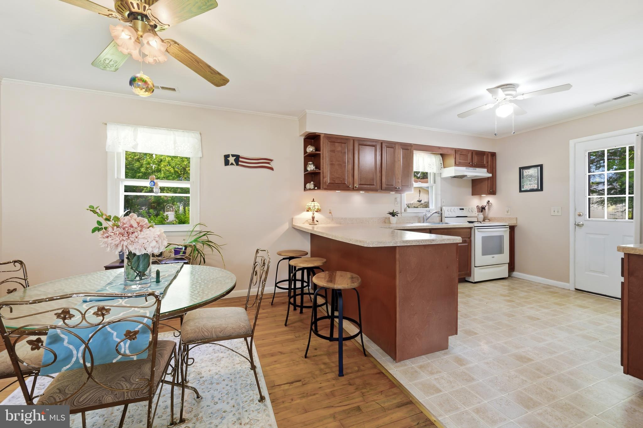 719 Old Love Point Road Stevensville, MD 21666 - Photo 11 of 33 breakfast bar