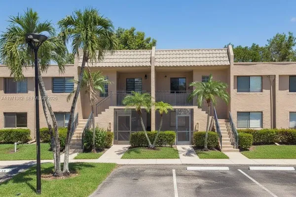 $319,000 | 380 Racquet Club Road, Unit 105, Weston, FL 33326