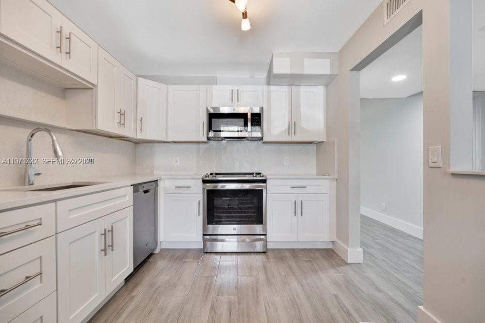 380 Racquet Club Road, Unit 105 Weston, FL 33326 - Photo 10 of 24