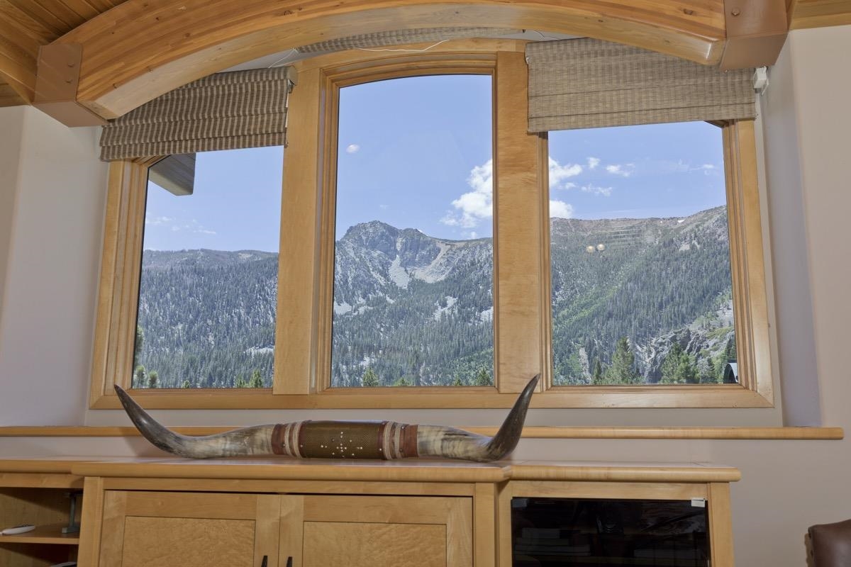 92 Garnet Street Mammoth Lakes, CA 93546 - Photo 18 of 50 Detailed view of a mountainous background