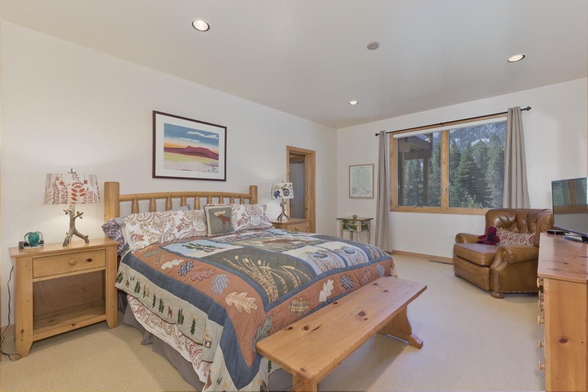 92 Garnet Street Mammoth Lakes, CA 93546 - Photo 30 of 50 Bedroom with carpet flooring and recessed lighting