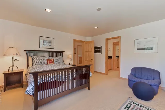 a en suite bathroom with a sink and a mirror