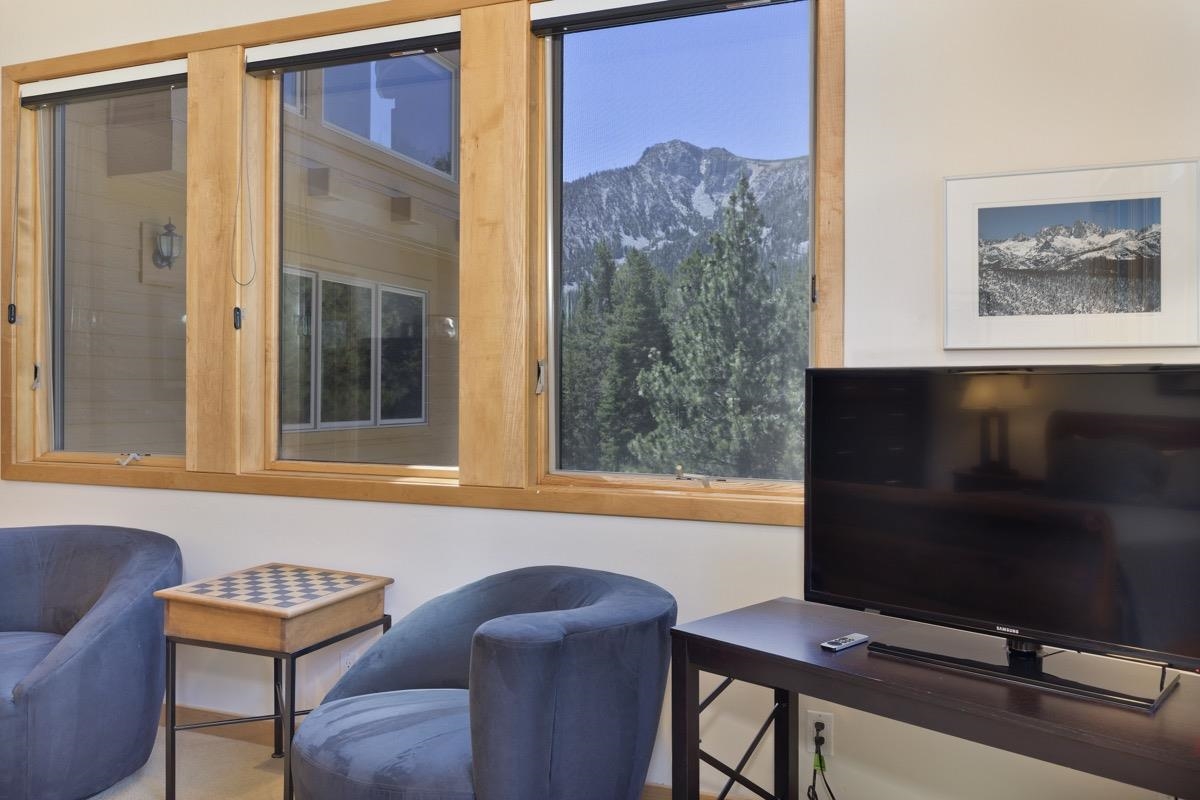 92 Garnet Street Mammoth Lakes, CA 93546 - Photo 39 of 50 View of sitting room