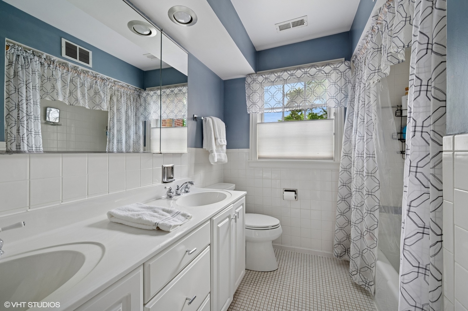 2445 Cherry Lane Northbrook, IL 60062 - Photo 17 of 30