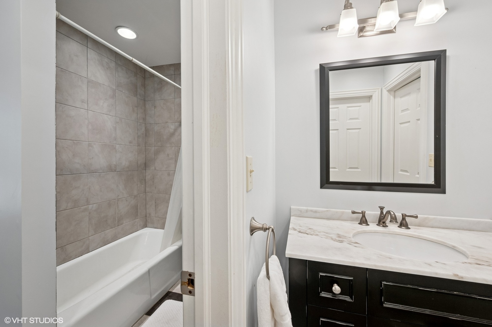 2445 Cherry Lane Northbrook, IL 60062 - Photo 20 of 30