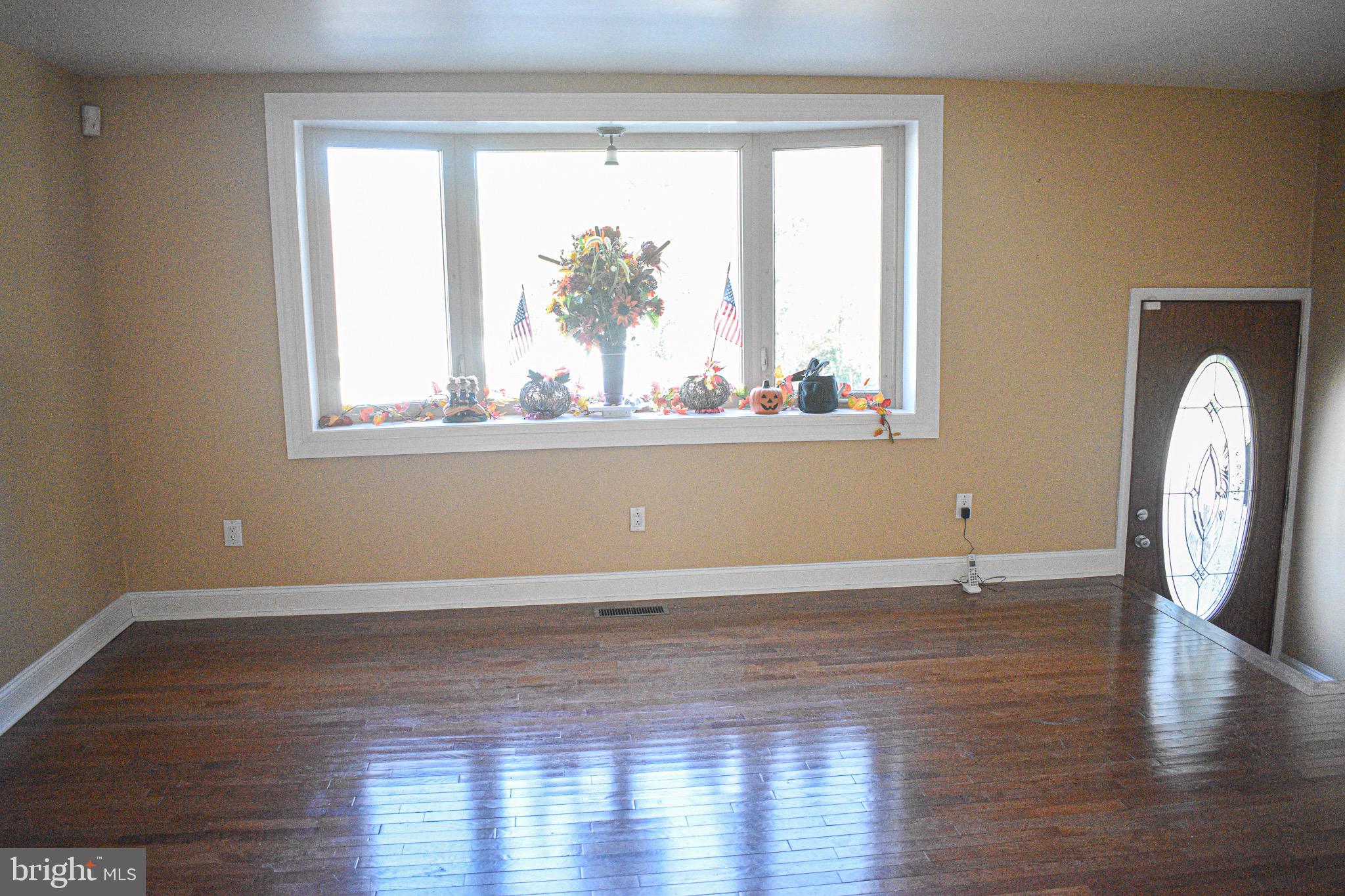 11831 Brandon Road Philadelphia, PA 19154 - Photo 3 of 22 Gallery Image 3