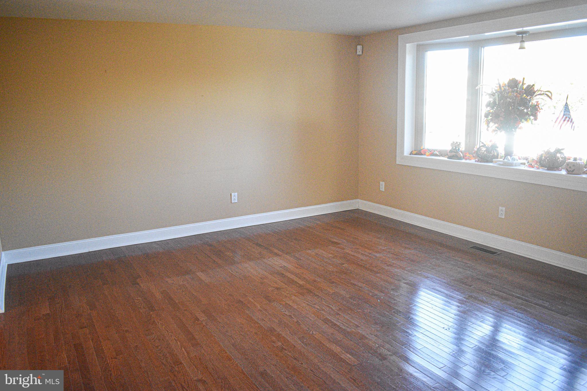 11831 Brandon Road Philadelphia, PA 19154 - Photo 4 of 22 Gallery Image 4