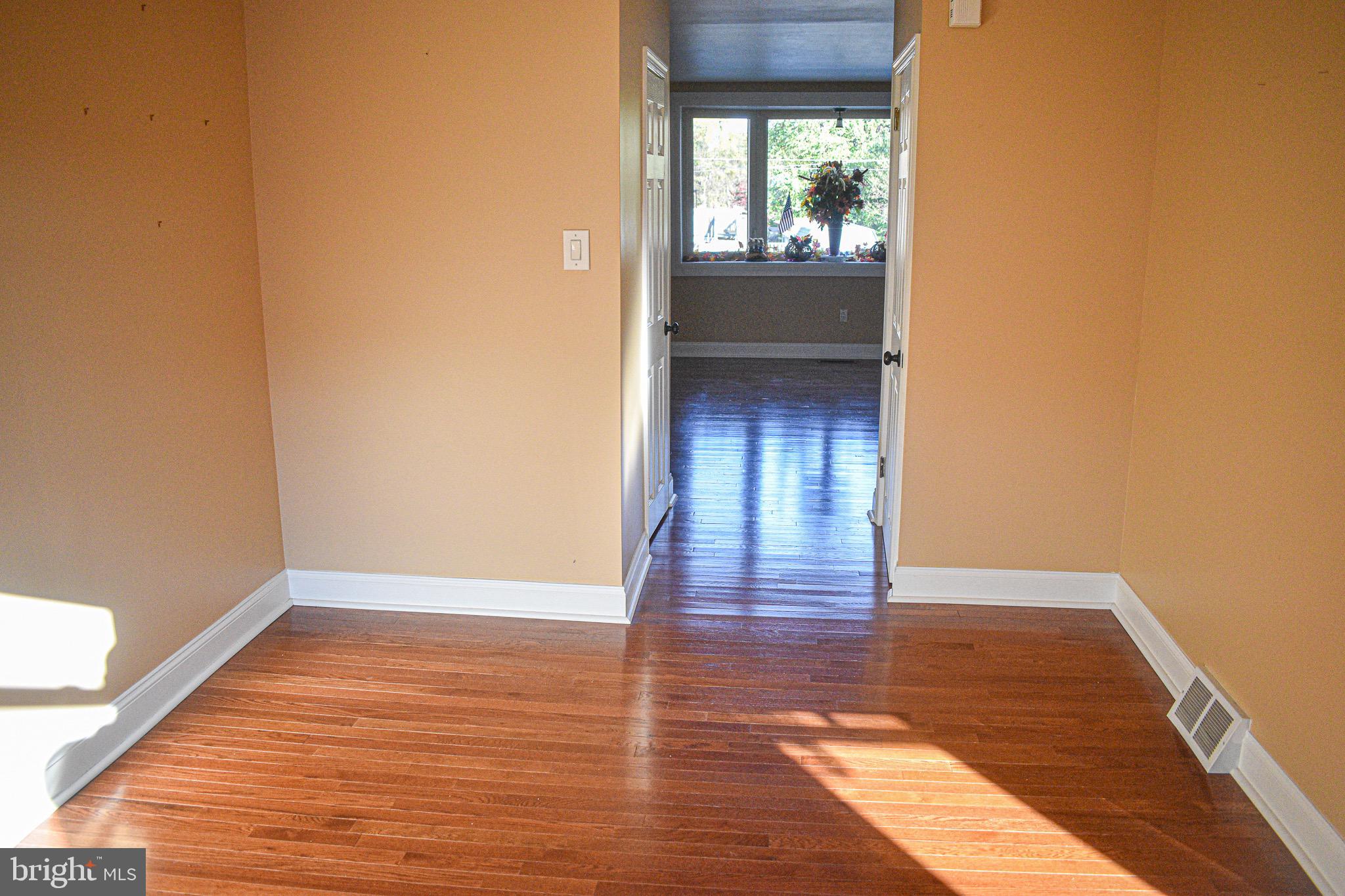 11831 Brandon Road Philadelphia, PA 19154 - Photo 7 of 22 Gallery Image 7