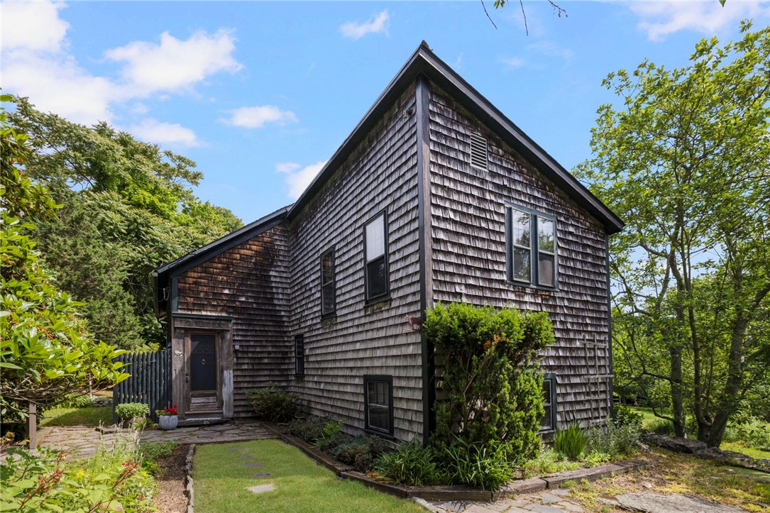 856 North Main Road Jamestown, RI 02835 - Photo 5 of 49