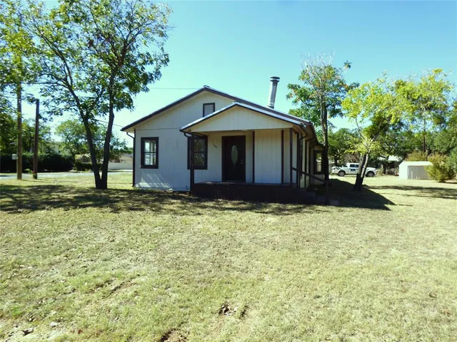 a view of a house with a backyard