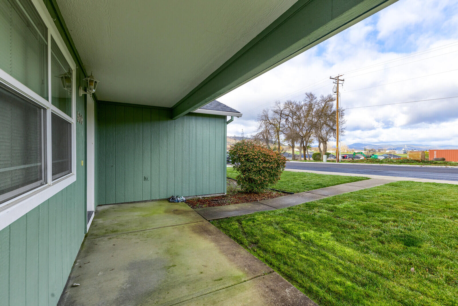 560 Barton Road Eagle Point, OR 97524 - Photo 6 of 30 07_BR_7_mls