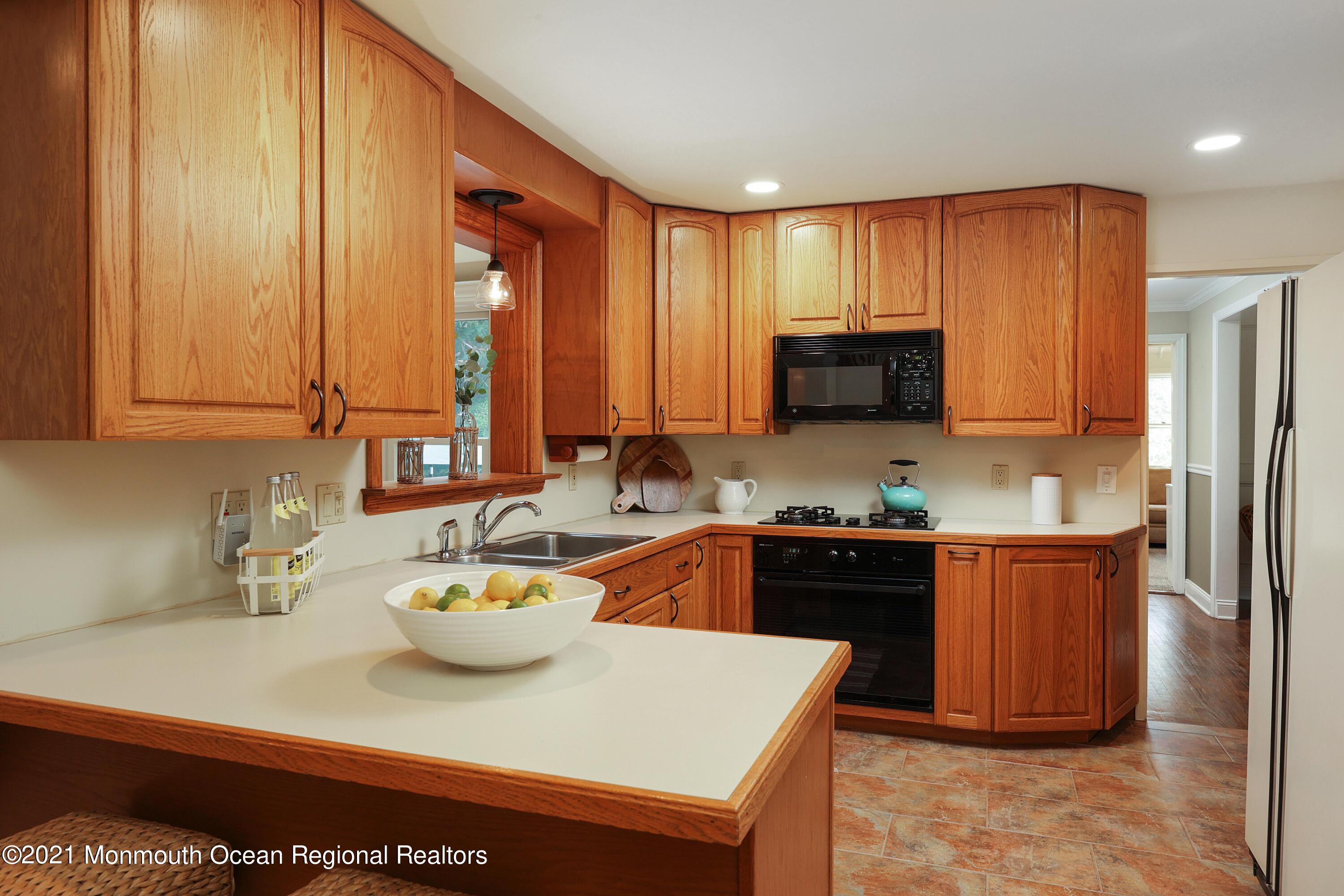 85 Harvard Road Fair Haven, NJ 07704 - Photo 13 of 39 758A9429