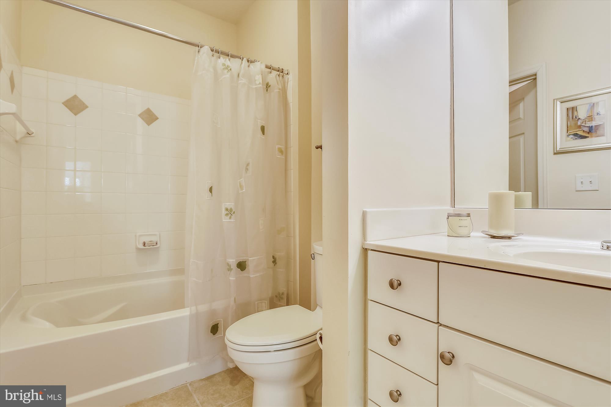 7 Booth Street, Unit 211 Gaithersburg, MD 20878 - Photo 10 of 33 Bathroom
