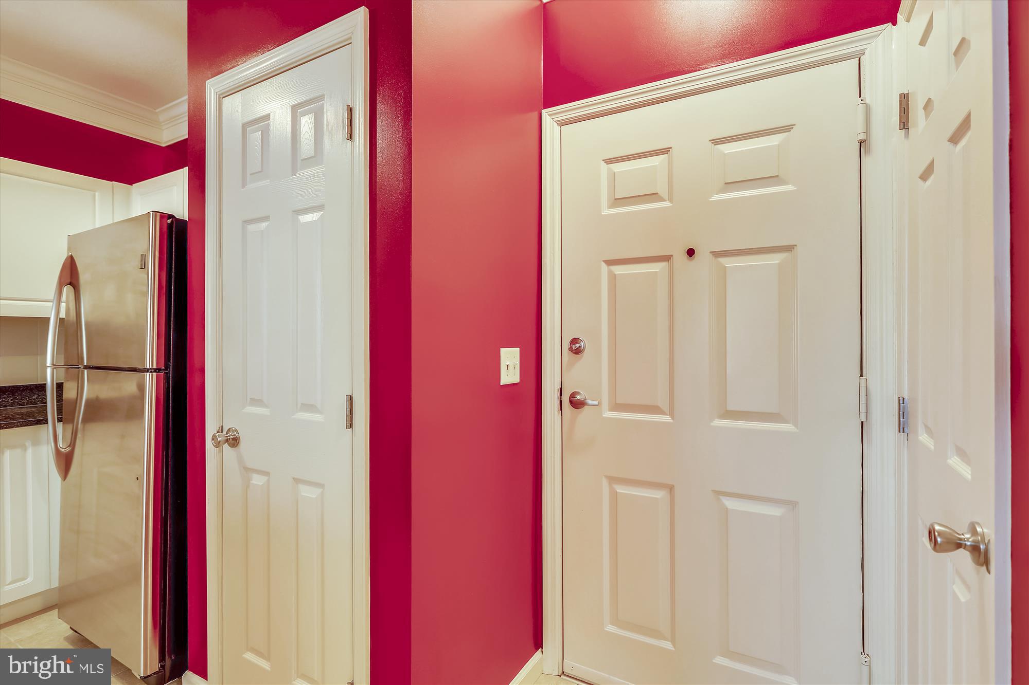 7 Booth Street, Unit 211 Gaithersburg, MD 20878 - Photo 15 of 33 Foyer