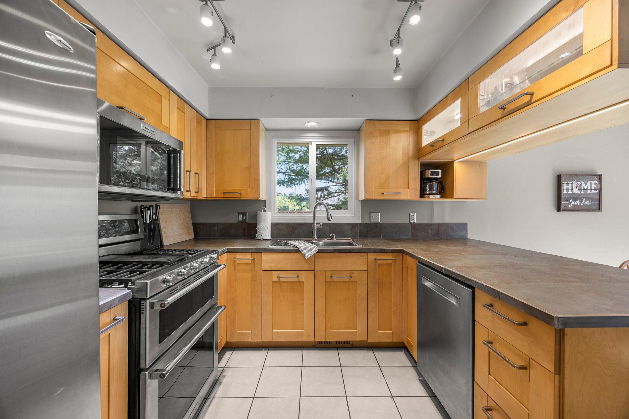 650 Gramsie Road Shoreview, MN 55126 - Photo 16 of 68