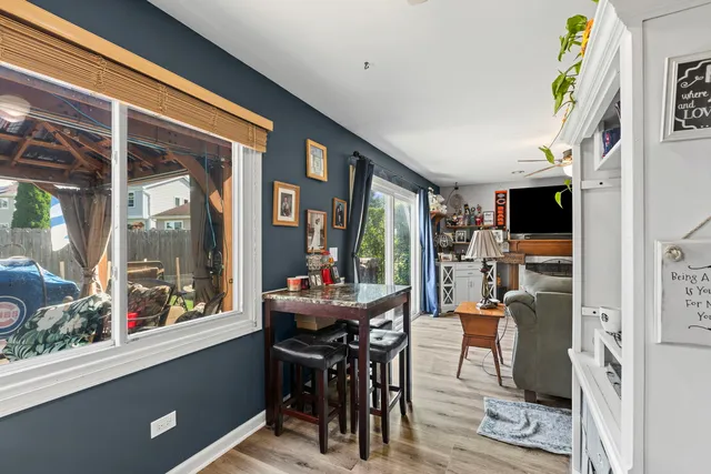 $359,000 | 1549 Hollytree Lane, Crystal Lake, IL 60014