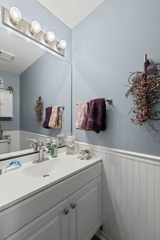 $359,000 | 1549 Hollytree Lane, Crystal Lake, IL 60014