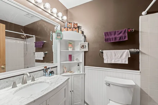 $359,000 | 1549 Hollytree Lane, Crystal Lake, IL 60014