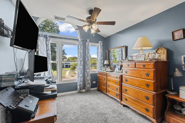 $359,000 | 1549 Hollytree Lane, Crystal Lake, IL 60014