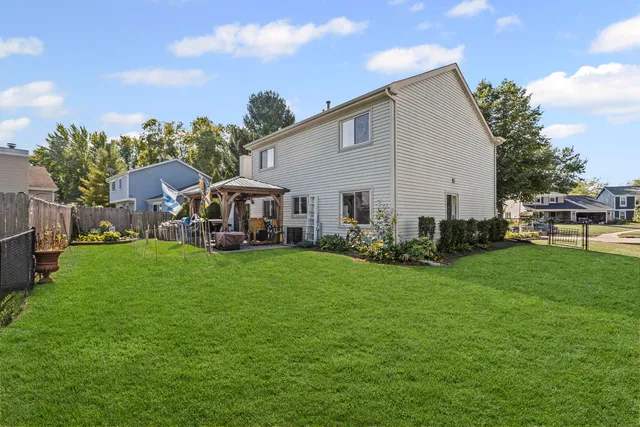 $359,000 | 1549 Hollytree Lane, Crystal Lake, IL 60014