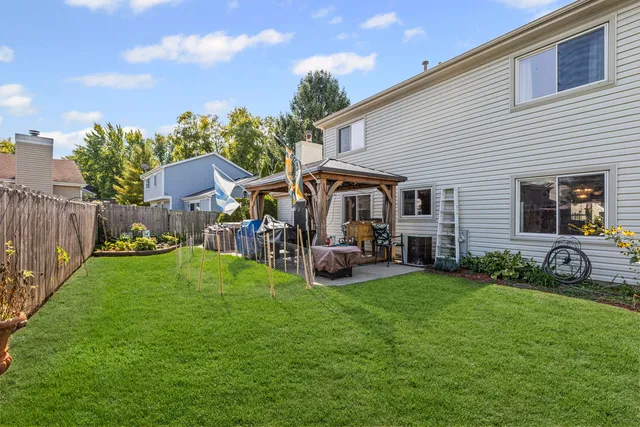 $359,000 | 1549 Hollytree Lane, Crystal Lake, IL 60014