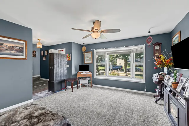 $359,000 | 1549 Hollytree Lane, Crystal Lake, IL 60014