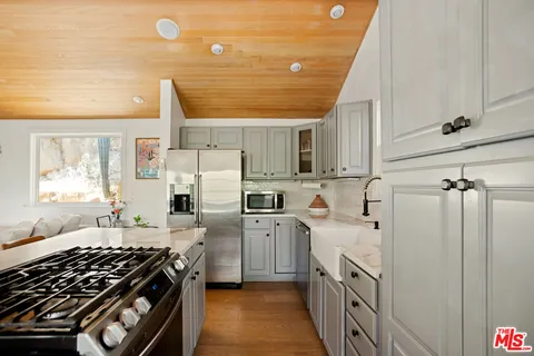 $1,099,000 | 3305 Hillock Drive, Los Angeles, CA 90068