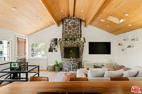 $1,099,000 | 3305 Hillock Drive, Los Angeles, CA 90068