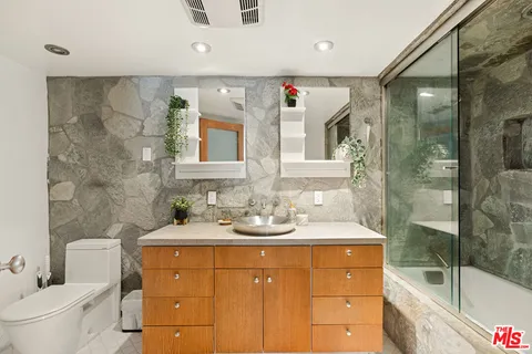 $1,099,000 | 3305 Hillock Drive, Los Angeles, CA 90068