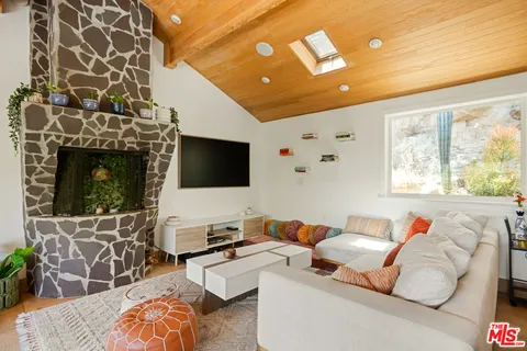 $1,099,000 | 3305 Hillock Drive, Los Angeles, CA 90068