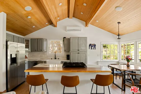 $1,099,000 | 3305 Hillock Drive, Los Angeles, CA 90068