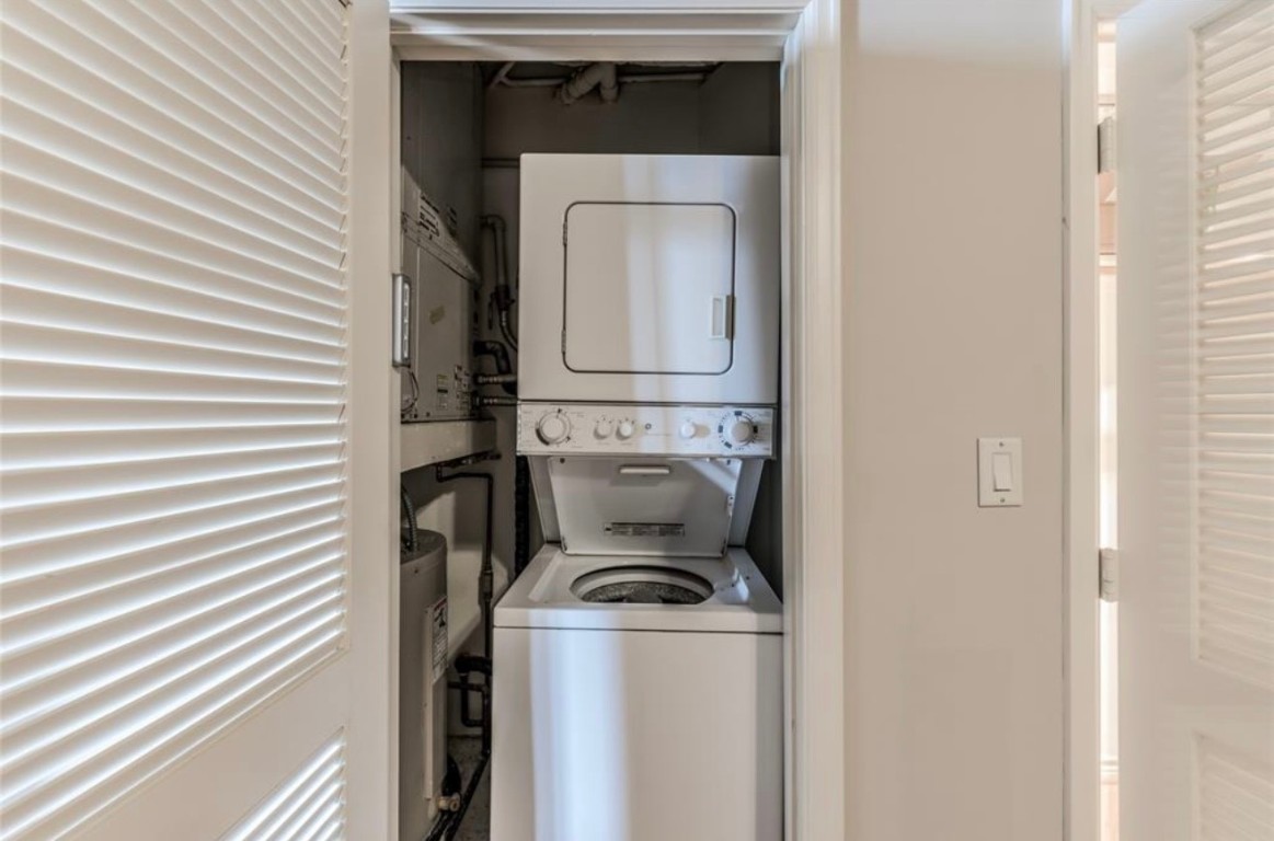 201 Main Street, Unit 6G Houston, TX 77002 - Photo 8 of 14 For your convenience, a stacked washer and dryer located within the unit.