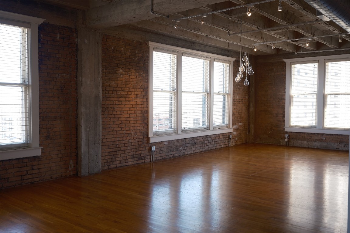 201 Main Street, Unit 6G Houston, TX 77002 - Photo 9 of 14 This corner unit opens up to wider city views, where light and skyline meet from multiple angles.