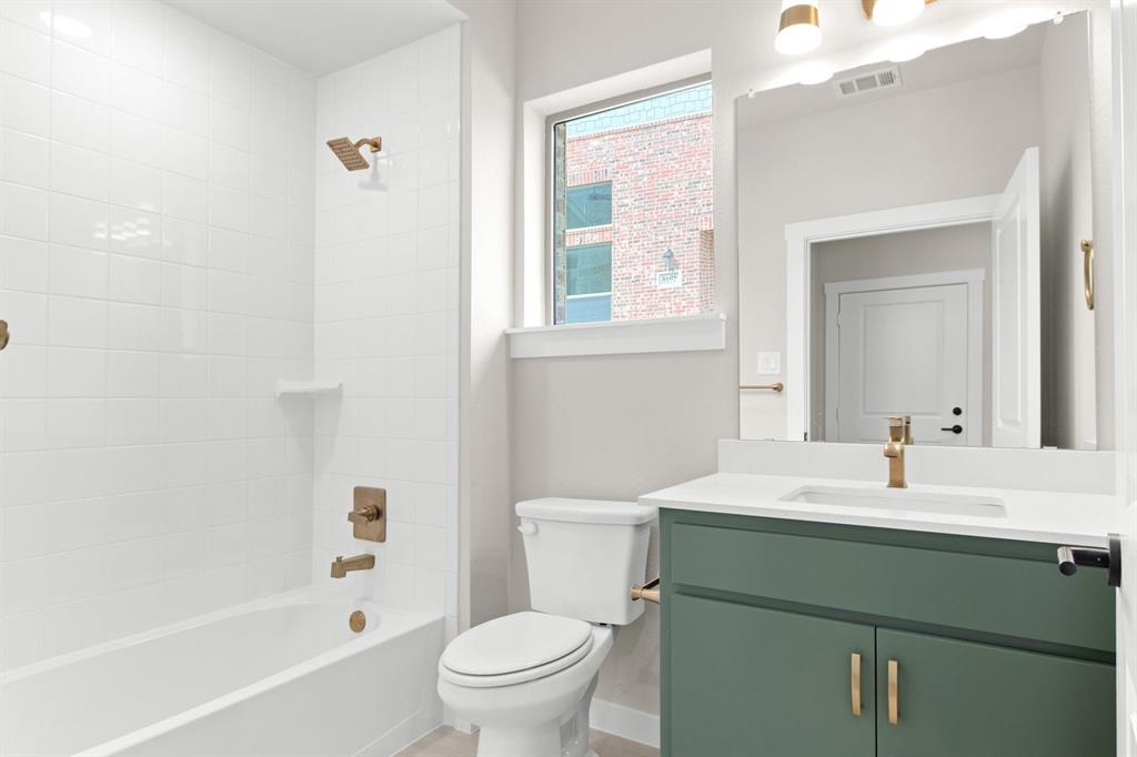 8609 Del Rio Trail Rowlett, TX 75089 - Photo 29 of 40 028-8609DelRioTrail-Wylie-TX-75098-Bathroom2.jpg-SMALL